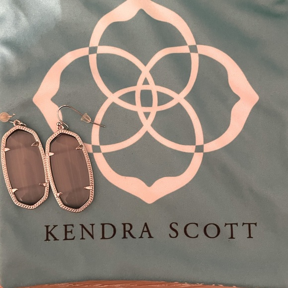Kendra Scott Earrings - Picture 1 of 3